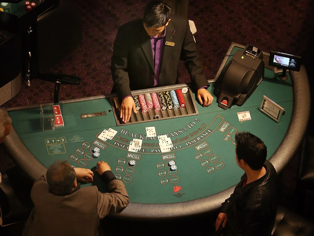 monopolycasino کیسینو میں پوکر گیمز