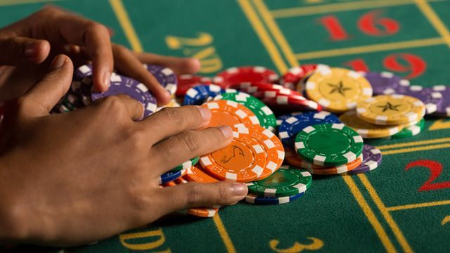 monopolycasino کھلاڑیوں کے لیے لائیو کیسینو سیکشن